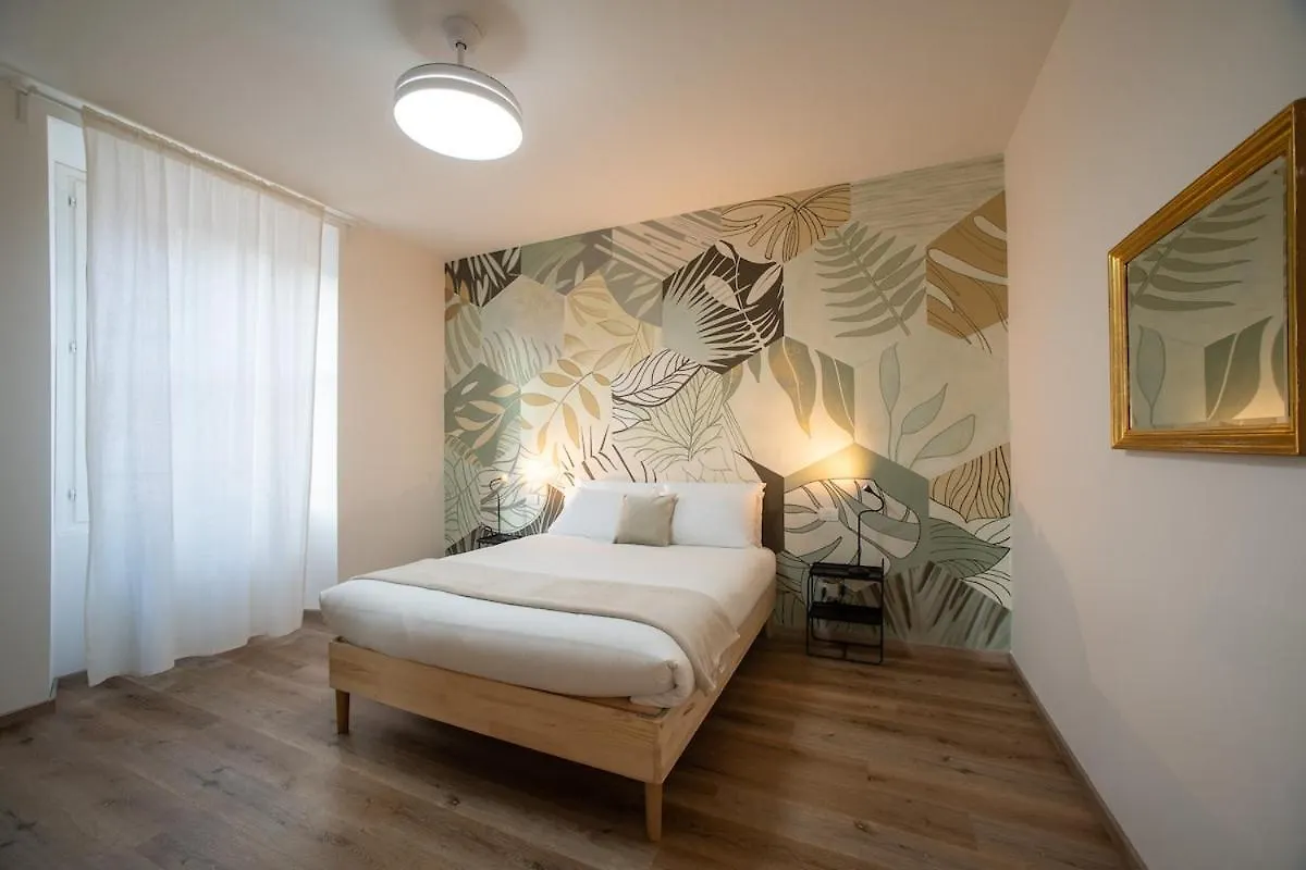 Ponente - Balcony, Free Parking,Close To Como 0*,  Italy